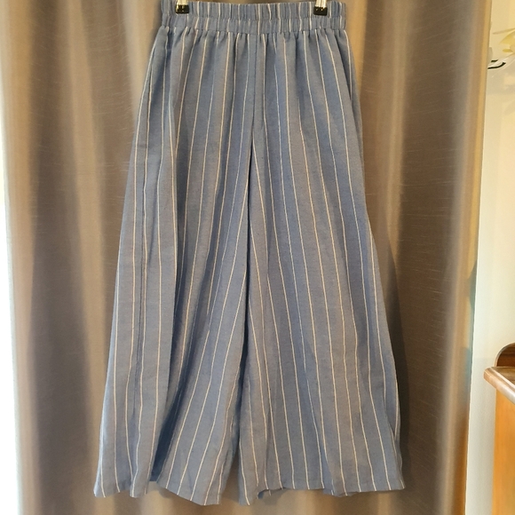 Temt Pants - Wide leg pants - lightweight fabric - size small- Temt